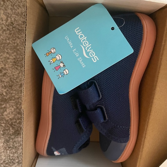 NWT-Wide Feet shoes Toddler 3 yrs old - Picture 11 of 14